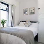 2 Bedroom House 12 Rutland Villa *