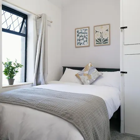 2 Bedroom House 12 Rutland 别墅 *
