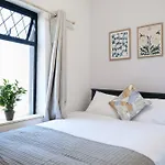 2 Bedroom House 12 Rutland