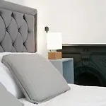 2 Bedroom House 12 Rutland *