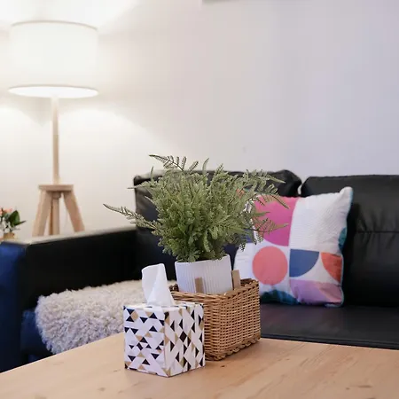 2 Bedroom House 12 Rutland *