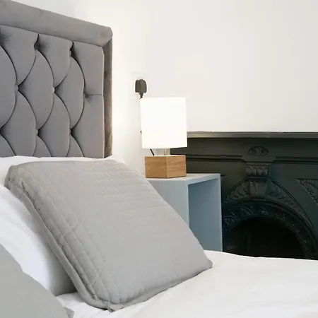 2 Bedroom House 12 Rutland *