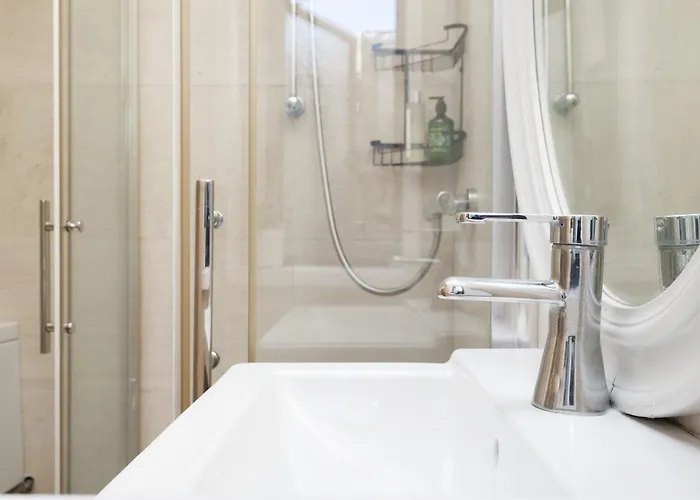 2 Bedroom House 12 Rutland *