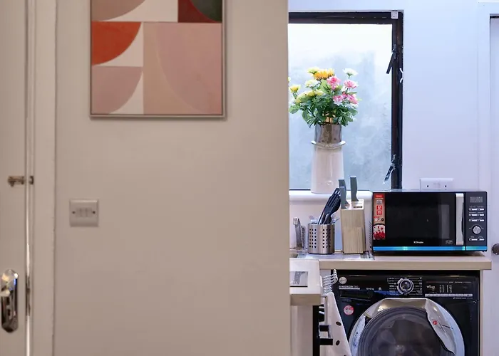 2 Bedroom House 12 Rutland *