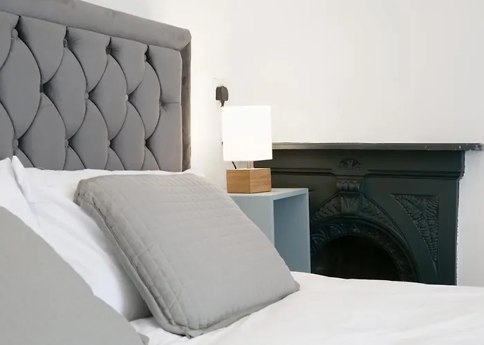 2 Bedroom House 12 Rutland *