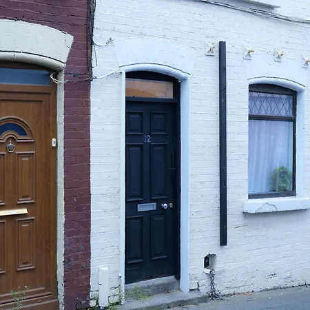 2 Bedroom House 12 Rutland *
