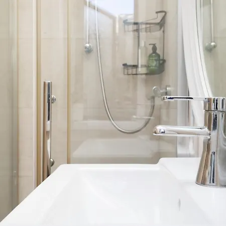 2 Bedroom House 12 Rutland *