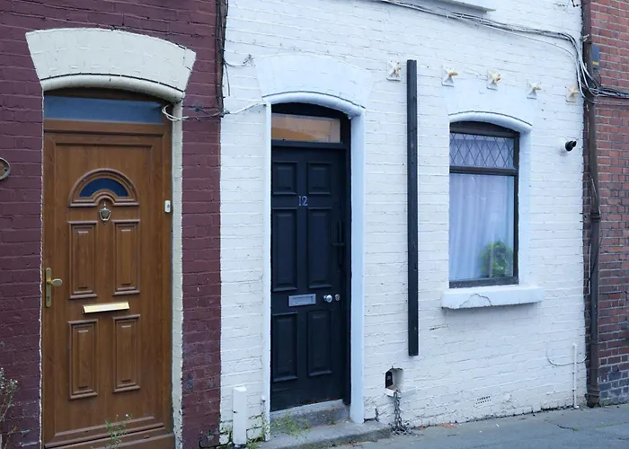 2 Bedroom House 12 Rutland *