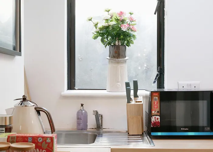 2 Bedroom House 12 Rutland